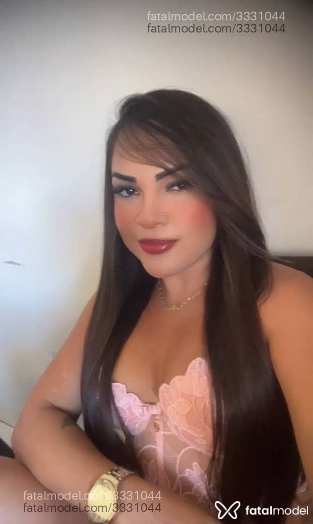 Acompanhante mulher com cabelo castanho de olhos castanhos - Radilla Santos