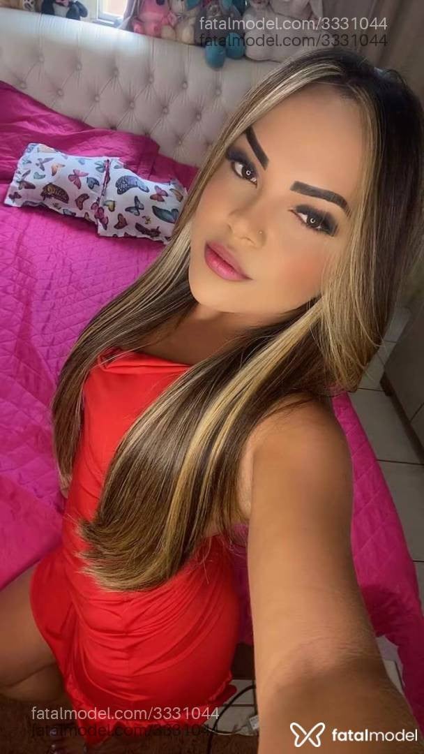 Acompanhante mulher com cabelo castanho de olhos castanhos - Radilla Santos