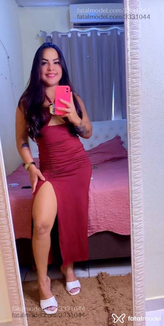 Acompanhante mulher com cabelo castanho de olhos castanhos - Radilla Santos