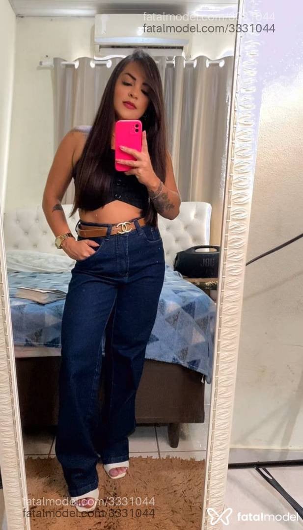 Acompanhante mulher com cabelo castanho de olhos castanhos - Radilla Santos