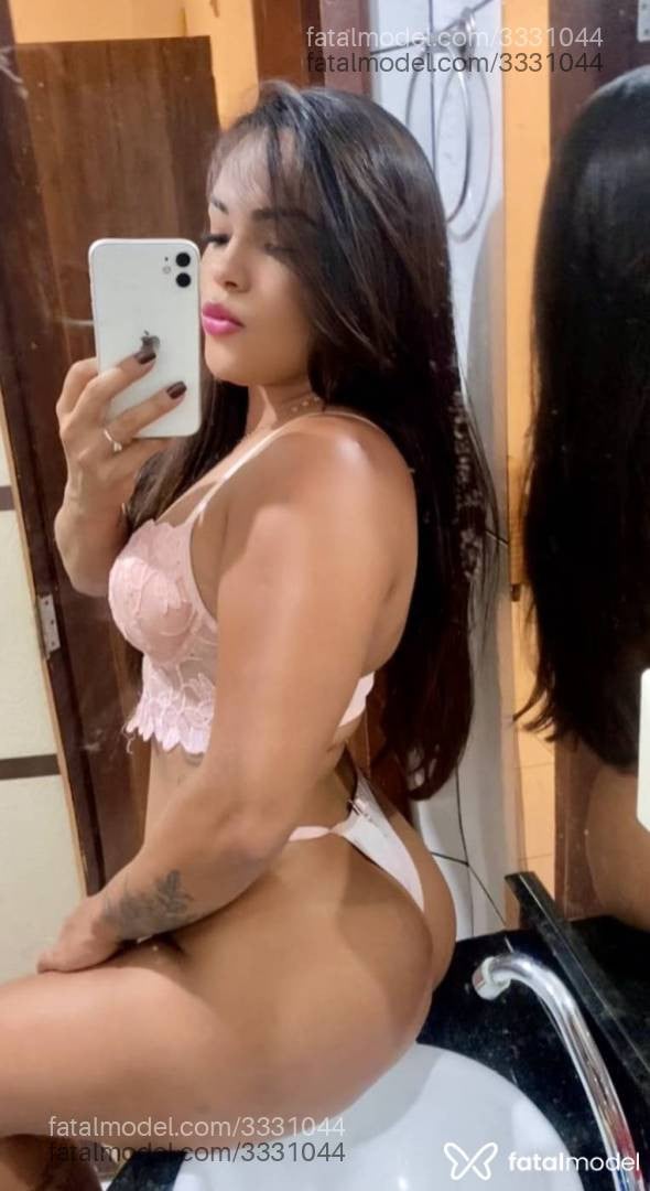 Acompanhante mulher com cabelo castanho de olhos castanhos - Radilla Santos