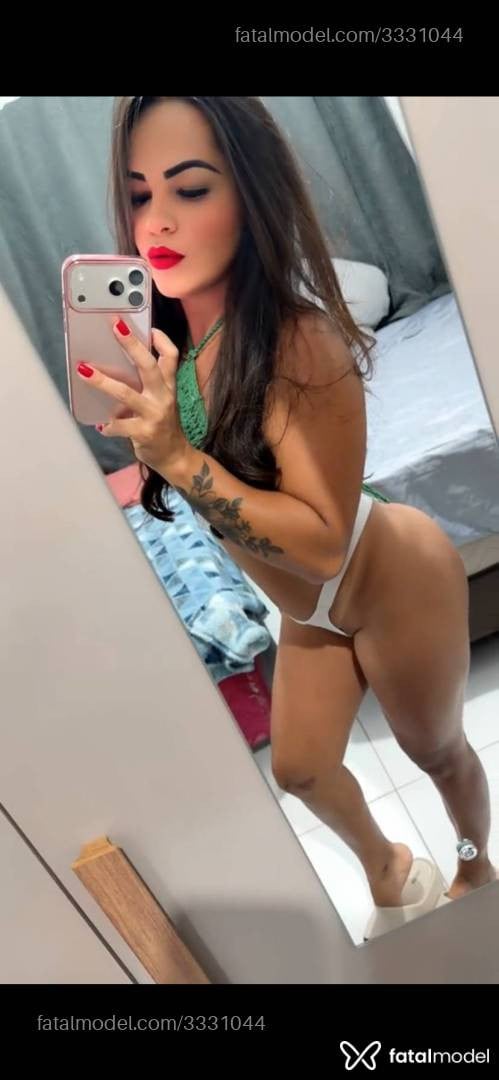 Acompanhante mulher com cabelo castanho de olhos castanhos - Radilla Santos