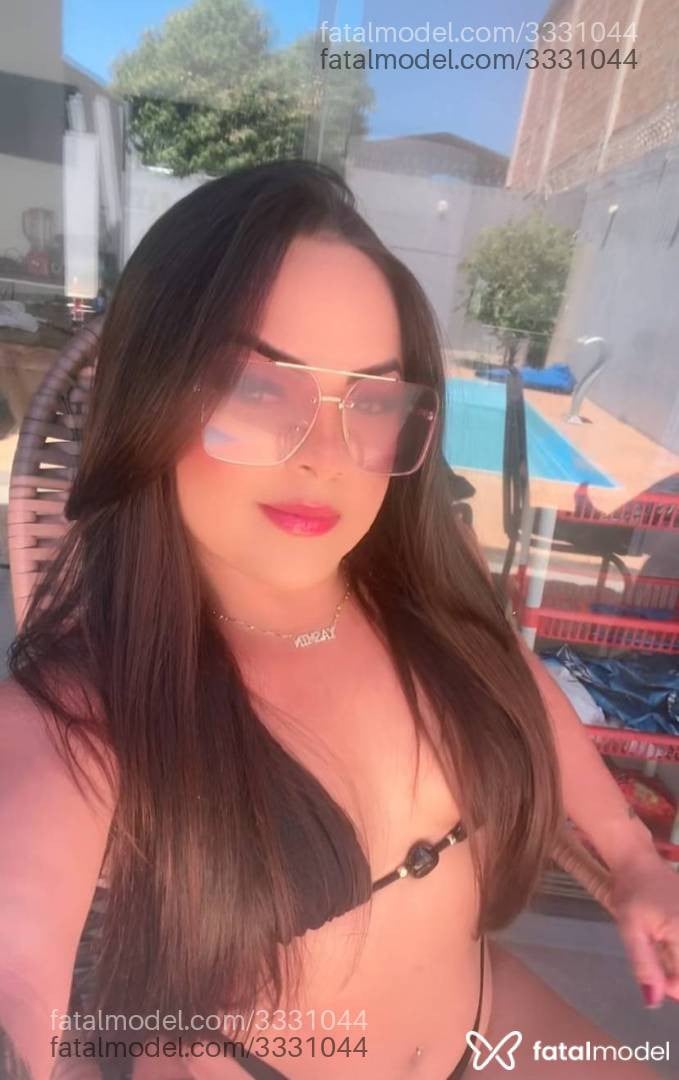 Acompanhante mulher com cabelo castanho de olhos castanhos - Radilla Santos