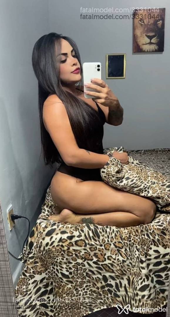 Acompanhante mulher com cabelo castanho de olhos castanhos - Radilla Santos