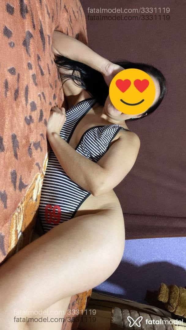 Acompanhante mulher com cabelo castanho de olhos verdes em Concórdia - Amora