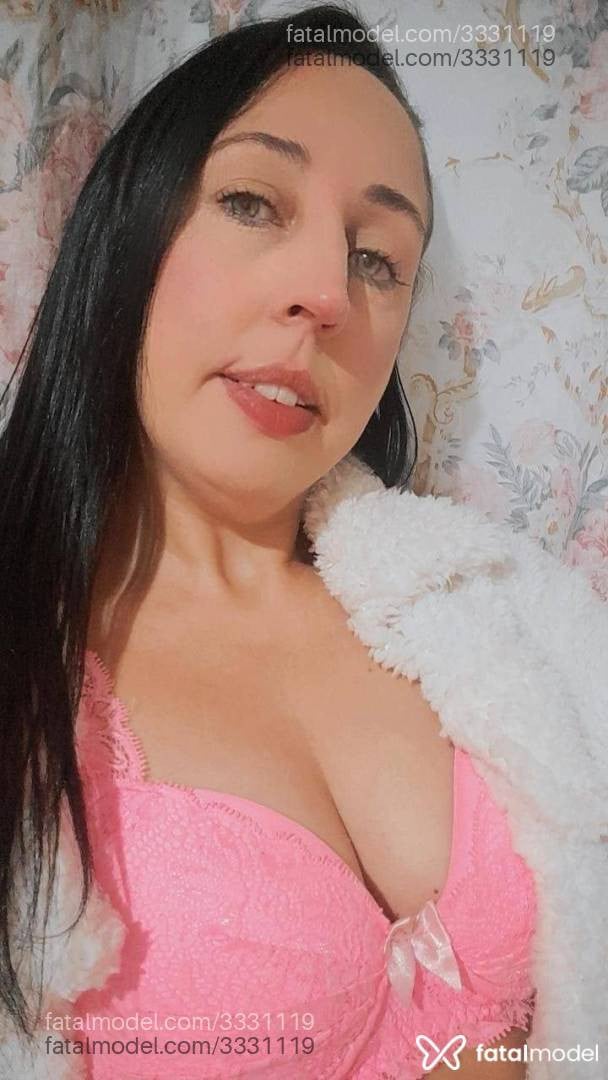 Acompanhante mulher com cabelo castanho de olhos verdes em Concórdia - Amora
