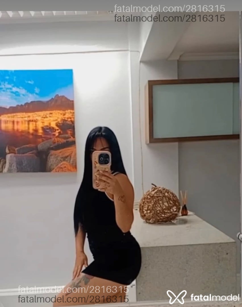 Acompanhante mulher com cabelo castanho de olhos castanhos - Laura Nunes