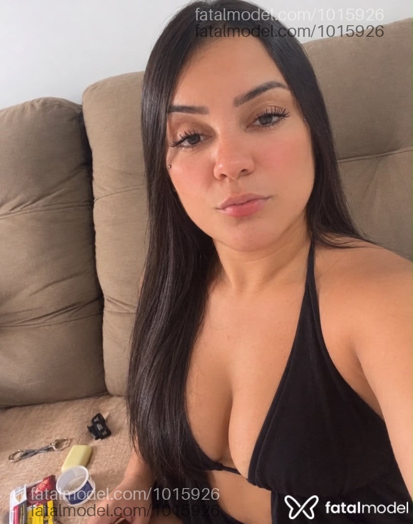 Acompanhante mulher com cabelo castanho de olhos castanhos - Dalila