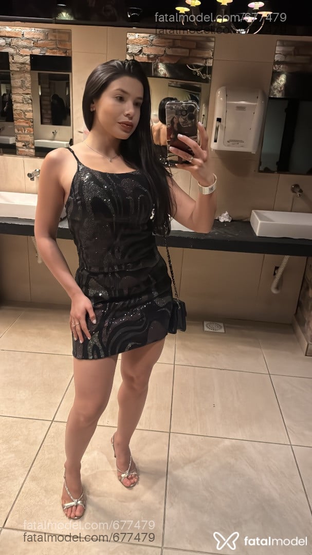Acompanhante mulher com cabelo castanho de olhos azuis - Luana Bonatto