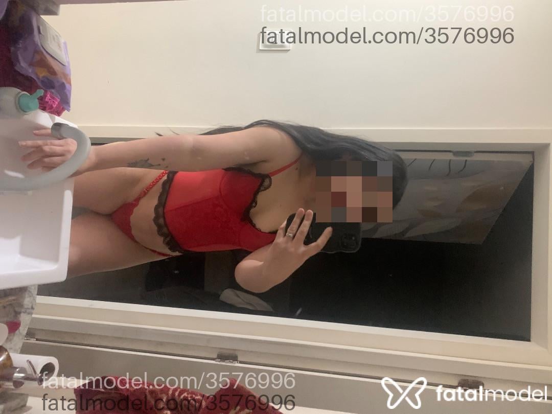 Acompanhante mulher morena (o) de olhos verdes - Rê Hotwife Acompanhante mulher morena (o) de olhos verdes - Rê Hotwife