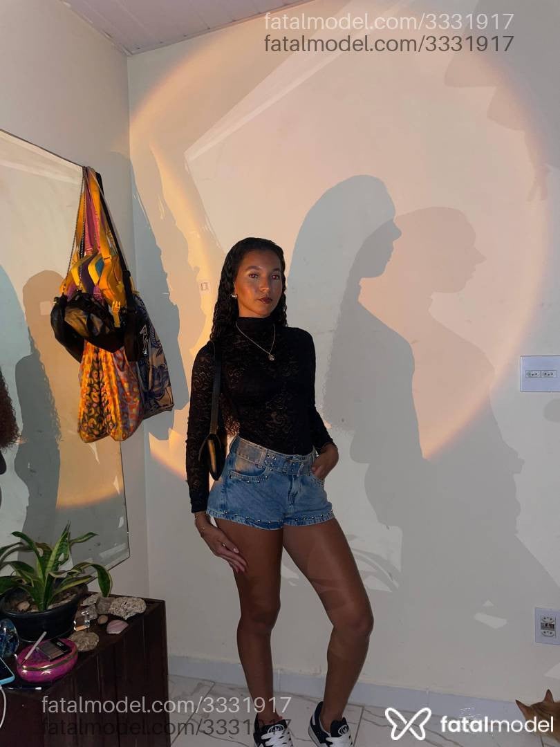 Acompanhante mulher com cabelo castanho de olhos mel em Rio de Janeiro - Dilha