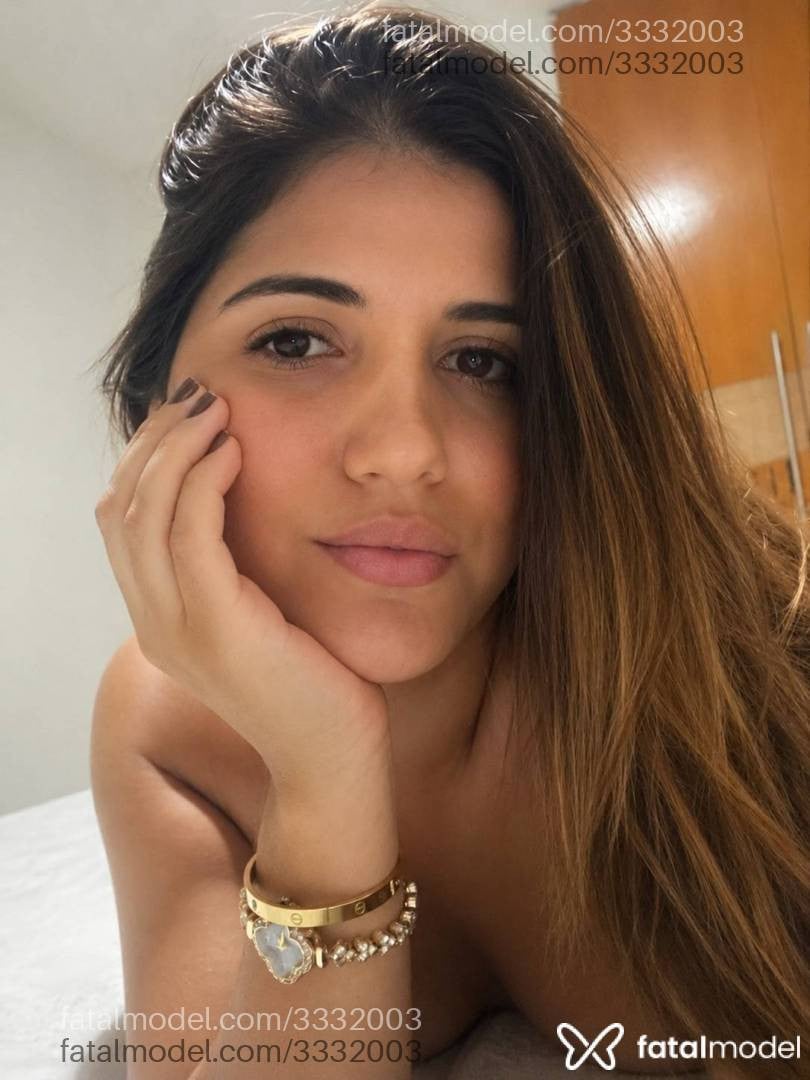 Acompanhante mulher loira (o) de olhos castanhos - Camila Amaral
