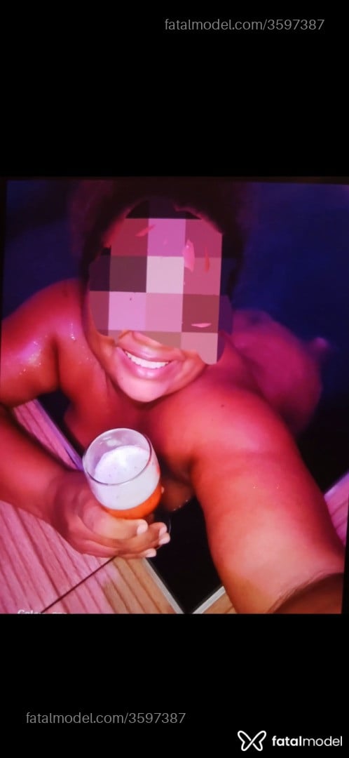 Acompanhante mulher loira (o) de olhos pretos - Morenaluh