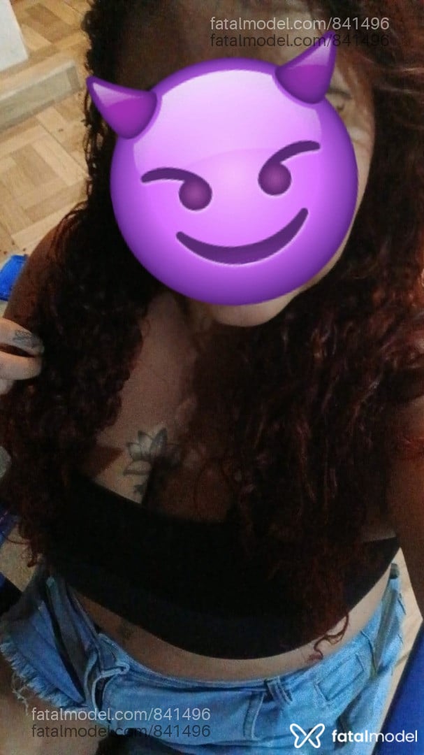 Acompanhante mulher ruiva (o) de olhos castanhos - Mel