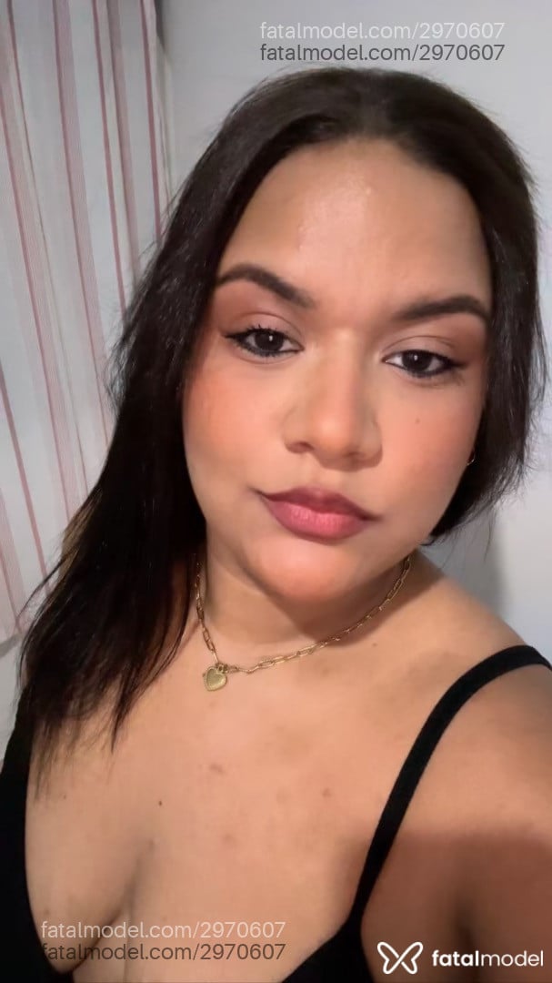 Acompanhante mulher morena (o) de olhos castanhos - Evilyn