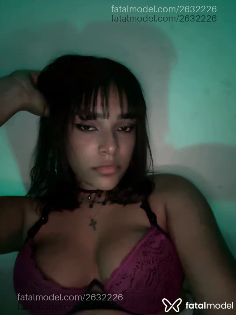 Acompanhante mulher morena (o) de olhos castanhos - Lhena