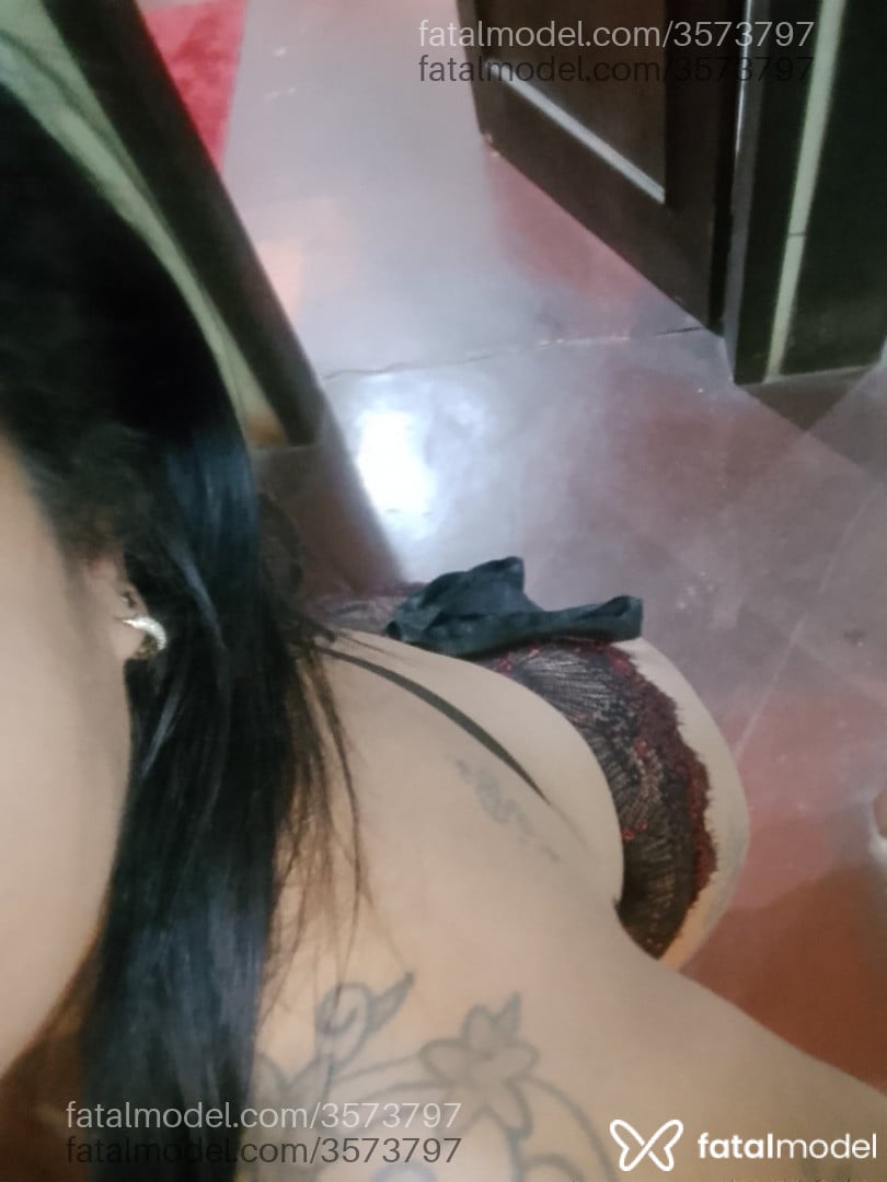 Acompanhante mulher morena (o) de olhos pretos - Débora