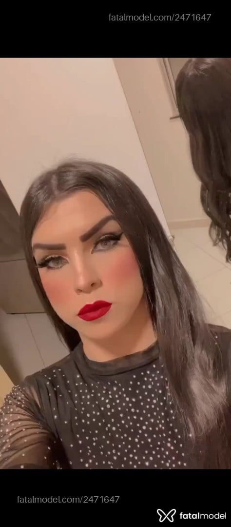 Acompanhante mulher trans com cabelo castanho de olhos verdes - Luanny Moura