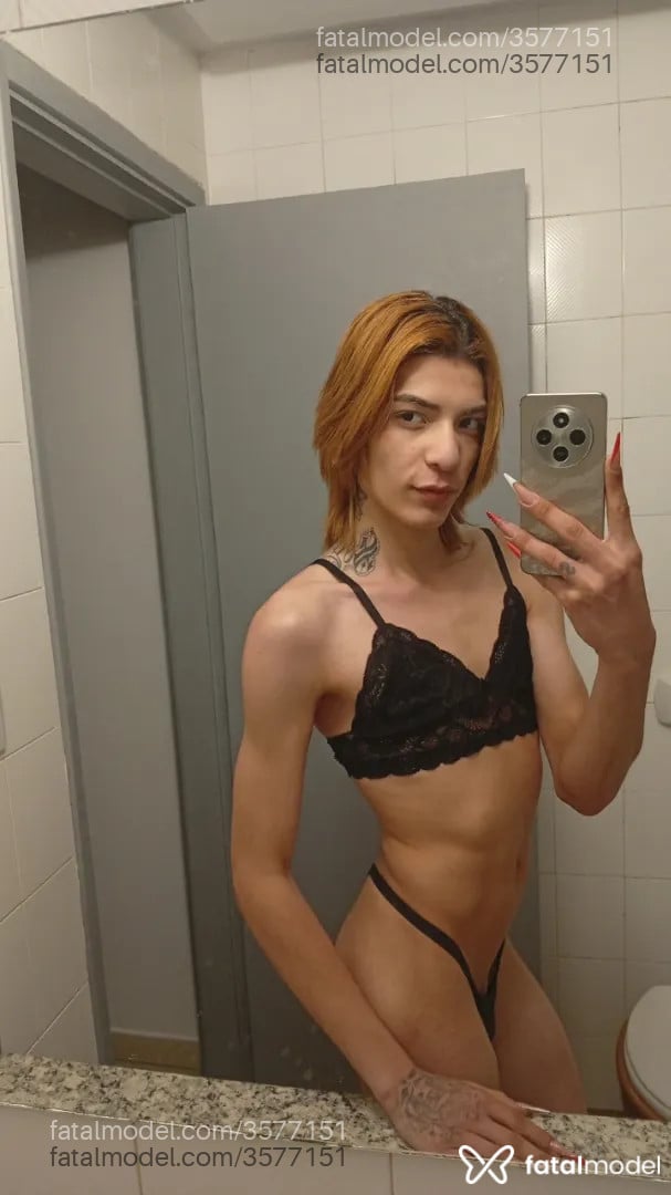 Acompanhante mulher trans ruiva (o) de olhos castanhos - Bella Capri