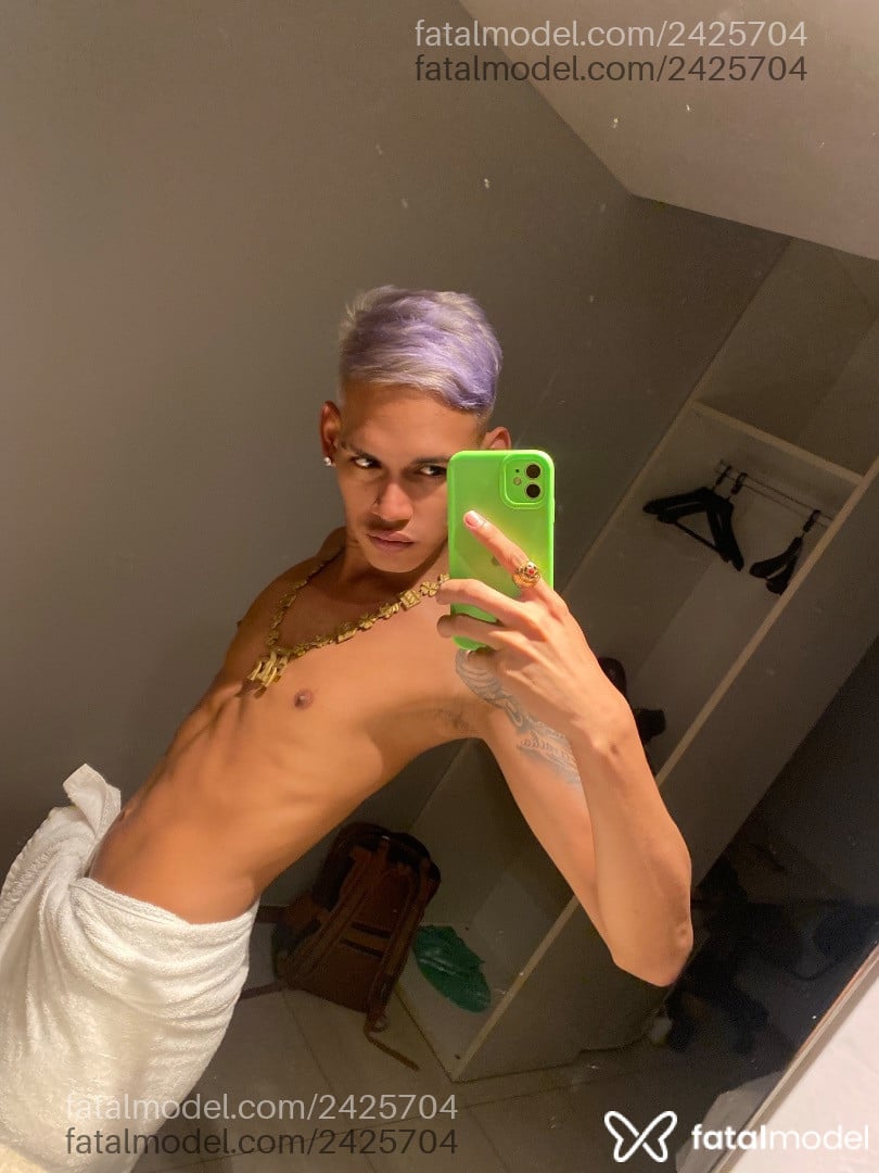 Acompanhante homem com cabelo castanho de olhos verdes - Pivetinhokcetudo