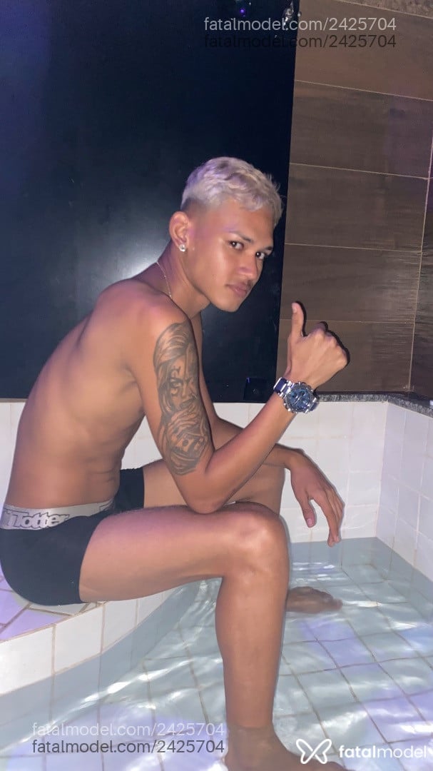 Acompanhante homem com cabelo castanho de olhos verdes - Pivetinhokcetudo