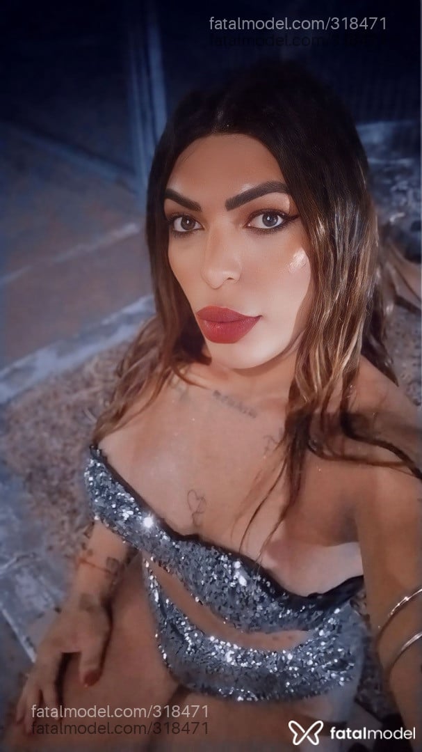 Acompanhante travesti com cabelo castanho de olhos castanhos - Isis Uva
