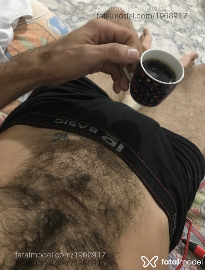 Acompanhante homem com cabelo castanho de olhos castanhos - Logan
