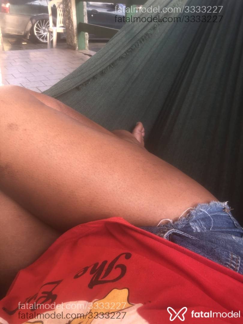 Acompanhante mulher morena (o) de olhos pretos - Jeny Duntra