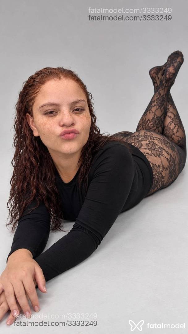 Acompanhante mulher com cabelo castanho de olhos mel - Sabrina
