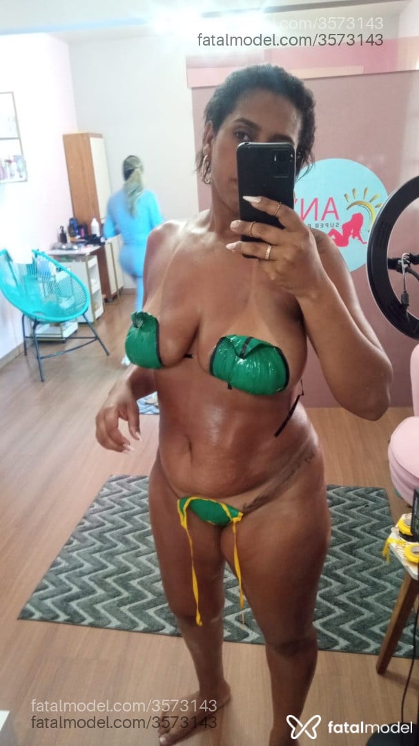 Acompanhante mulher morena (o) de olhos castanhos - Thays