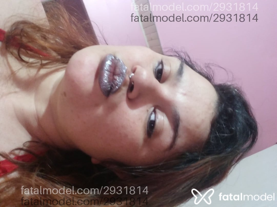 Acompanhante mulher ruiva (o) de olhos castanhos - Talita