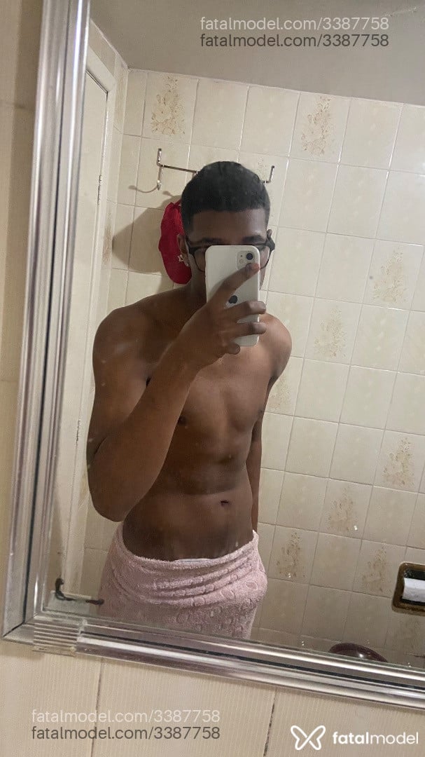 Acompanhante homem morena (o) de olhos pretos - Pretinhogstso