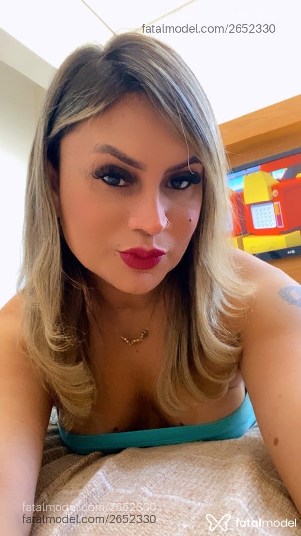 Acompanhante mulher trans loira (o) de olhos castanhos - Isabela Coutinho