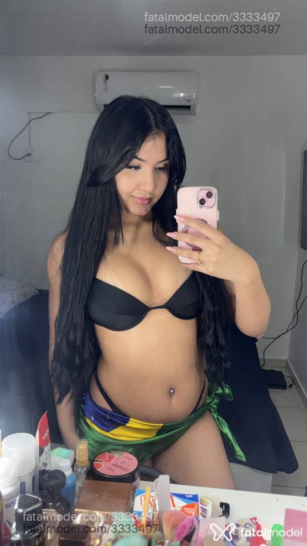 Acompanhante mulher morena (o) de olhos pretos - Lorena