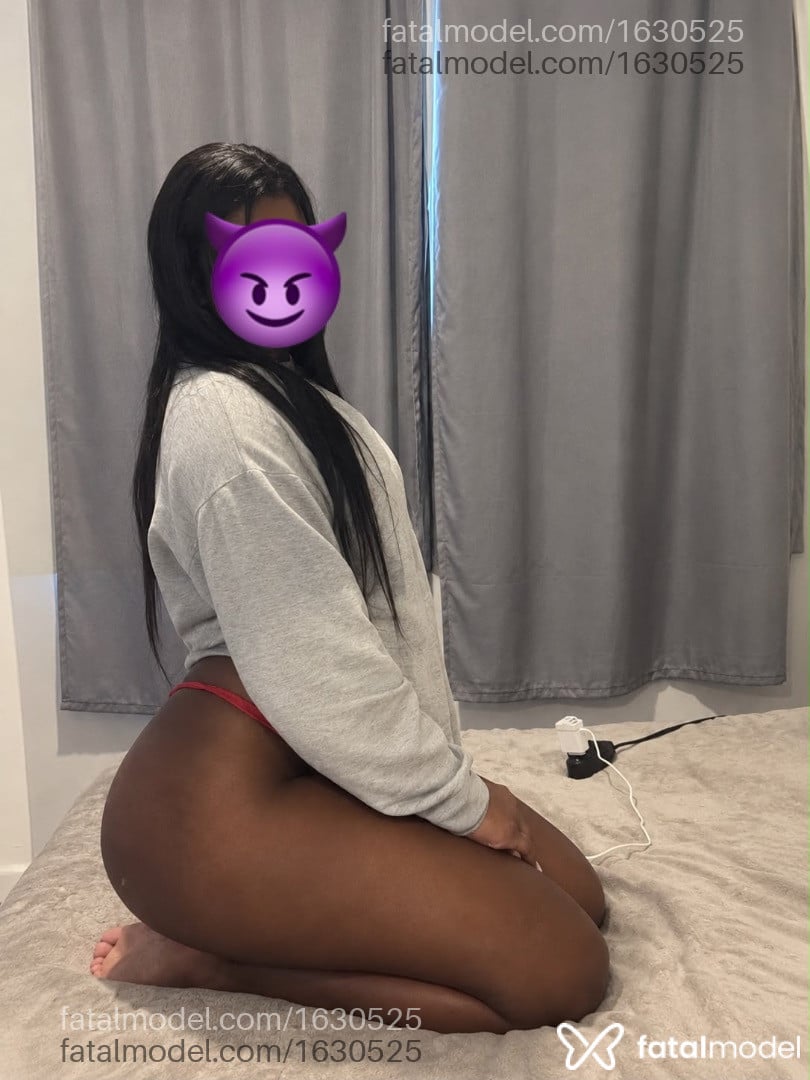Acompanhante mulher trans morena (o) de olhos castanhos - Unicornioo