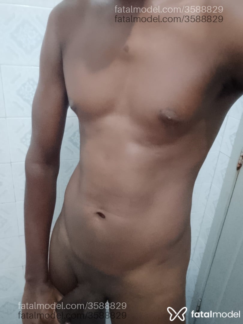 Acompanhante homem com cabelo castanho de olhos castanhos - Gatopreto