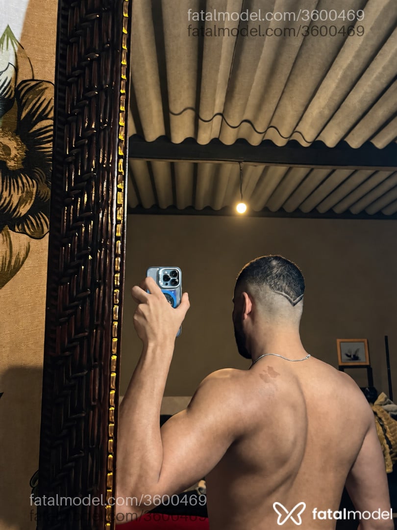 Acompanhante homem morena (o) de olhos castanhos - Praiano