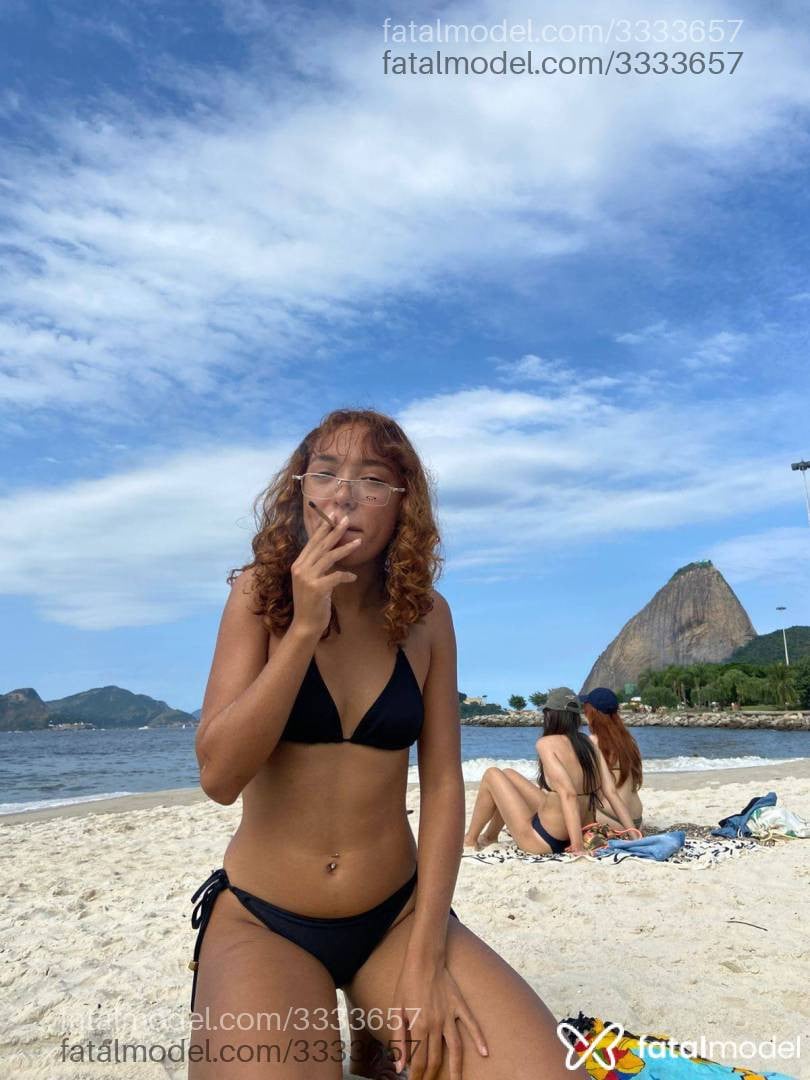 Acompanhante mulher com cabelo colorido de olhos castanhos em Rio de Janeiro - Angel