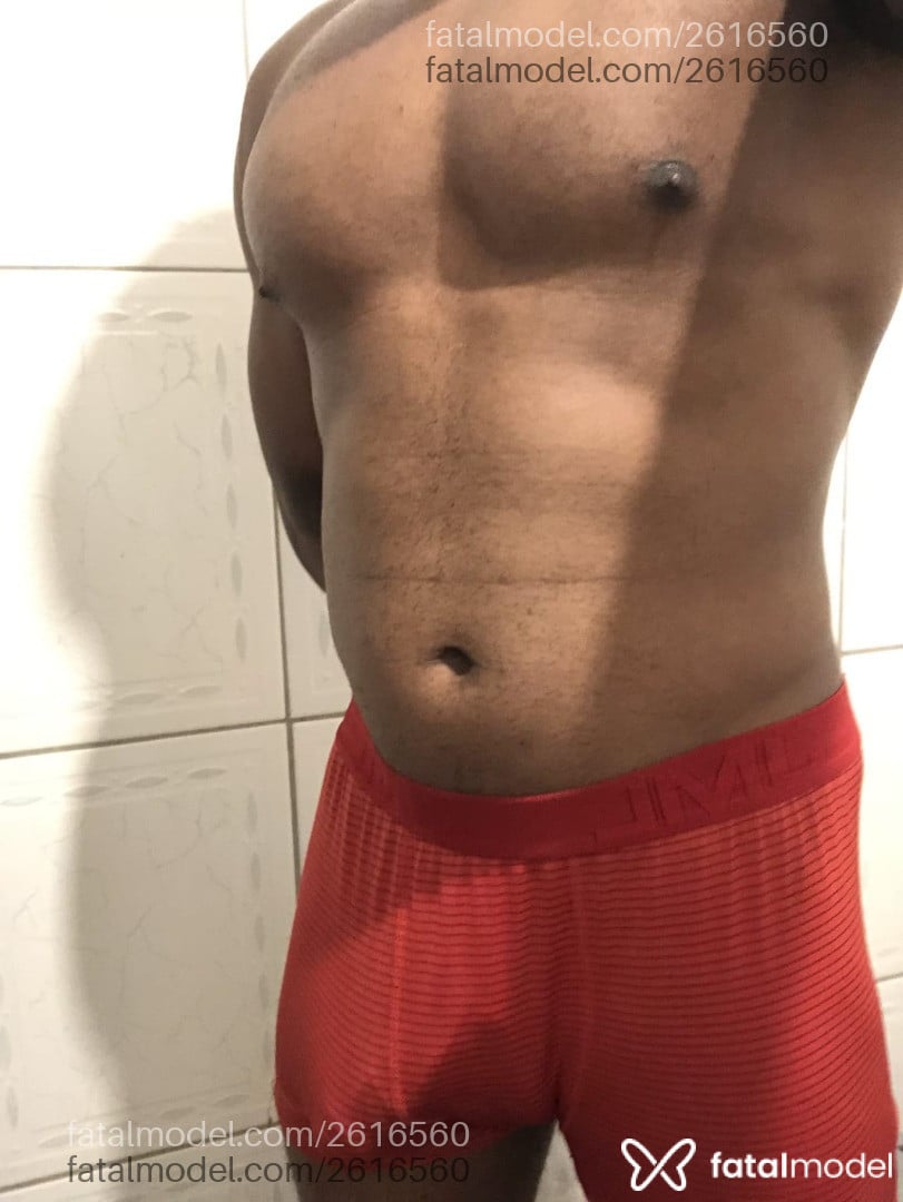 Acompanhante homem morena (o) de olhos pretos - Caio