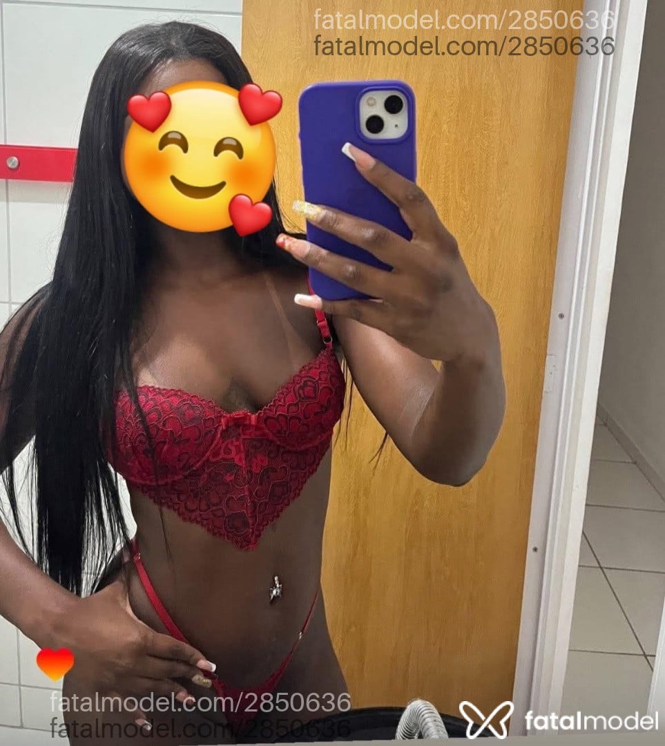 Acompanhante mulher morena (o) de olhos pretos - Camila