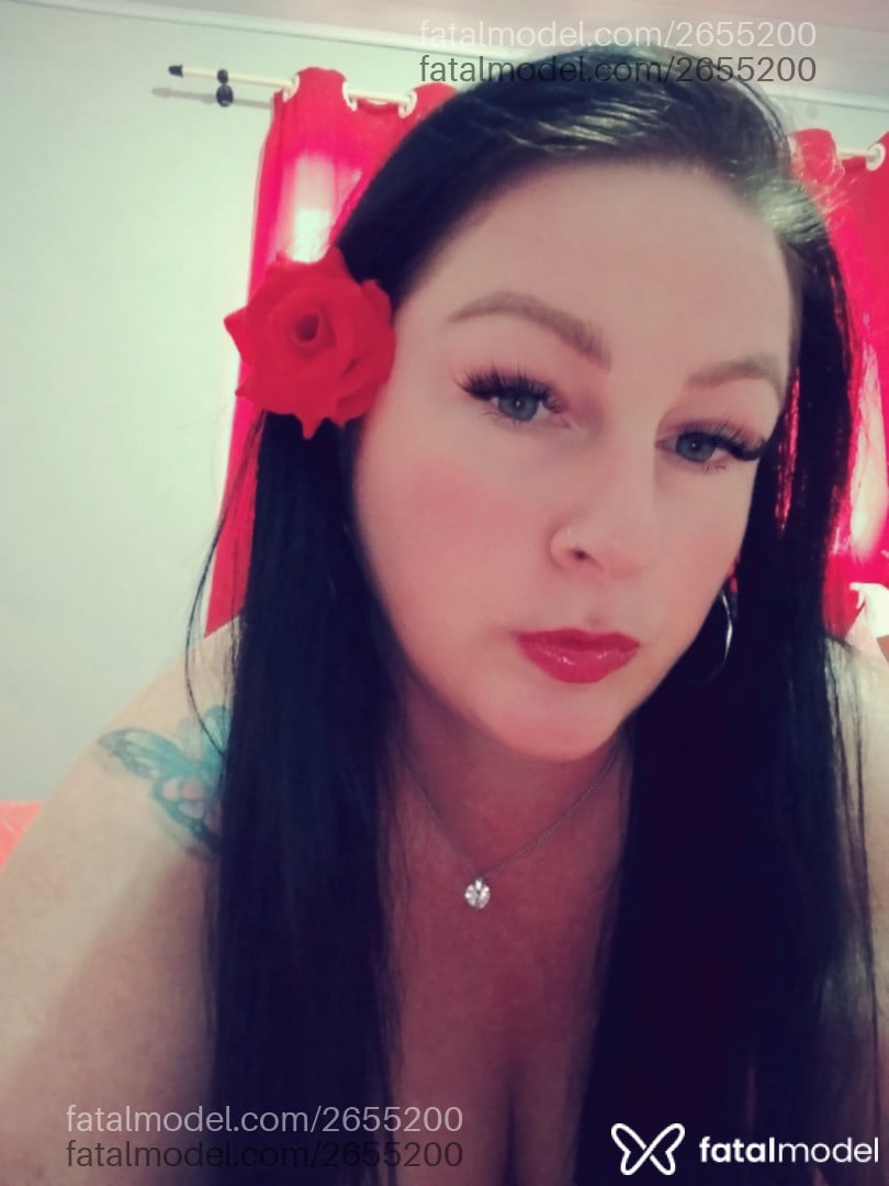 Acompanhante mulher morena (o) de olhos verdes - Ruby