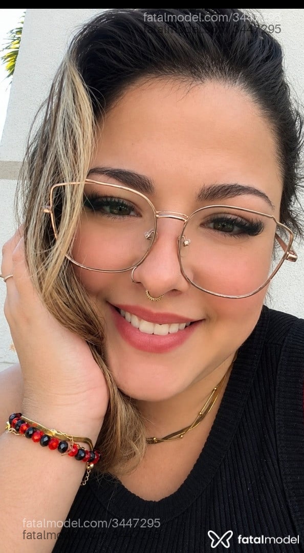 Acompanhante mulher loira (o) de olhos castanhos - Anny Costa