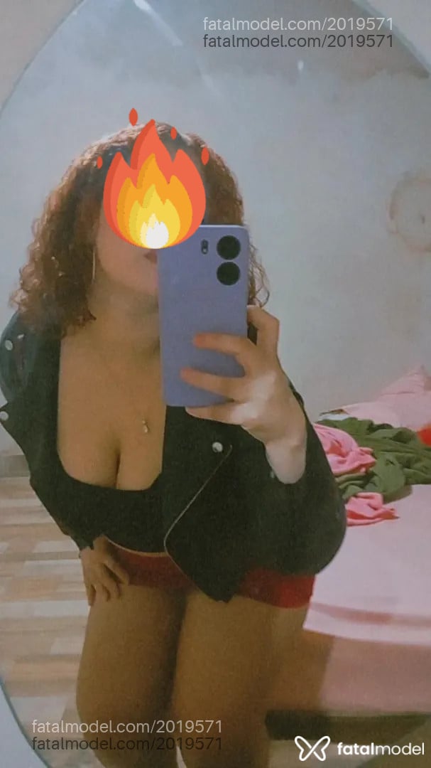 Acompanhante mulher com cabelo castanho de olhos castanhos - Luana