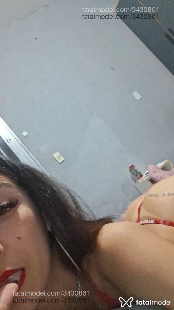 Acompanhante mulher morena (o) de olhos mel - Bella Weed