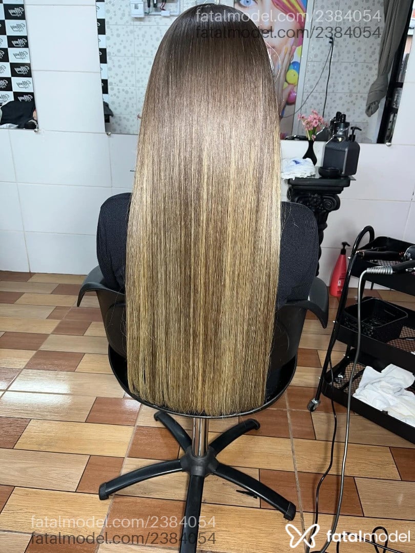 Acompanhante mulher loira (o) de olhos mel - Bela