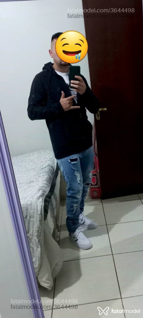 Acompanhante homem com cabelo castanho de olhos castanhos - Felpi Nk