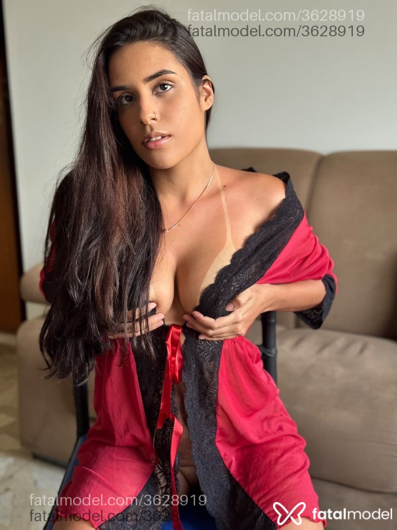Acompanhante mulher morena (o) de olhos castanhos - Mia Fernandes