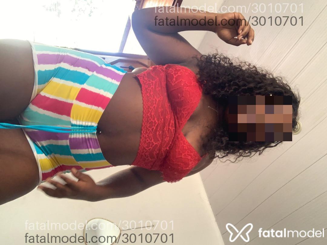 Acompanhante mulher com cabelo castanho de olhos castanhos - Júlia Castro