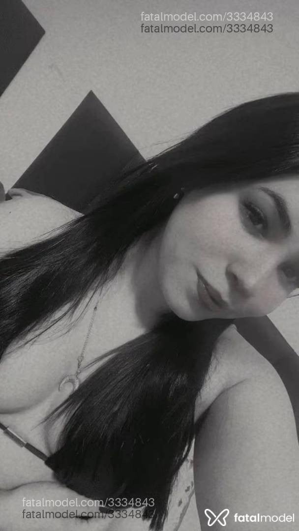 Acompanhante mulher morena (o) de olhos pretos - Luna