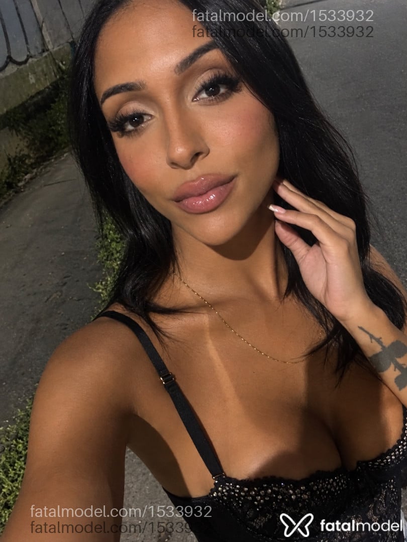 Acompanhante mulher trans com cabelo castanho de olhos castanhos - Amanda
